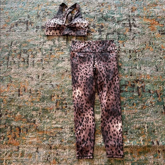 💎RARE💎NWOT Fabletics “Oasis” Bra And Define PowerHold Leggings Set, Size Medium - Picture 9 of 16